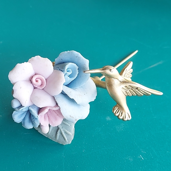 P0062 Vintage Signed AJC Goldtone Hummingbird with Flowers Brooch Pin - Picture 11 of 12